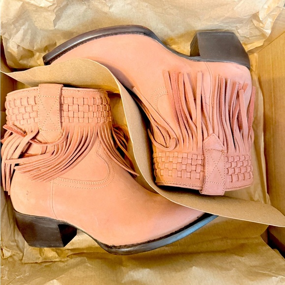 NWB $358 FRYE Sacha Short Fringe Suede Ankle Bootie Rose Pink Western Boho Sz 7 - Picture 7 of 7